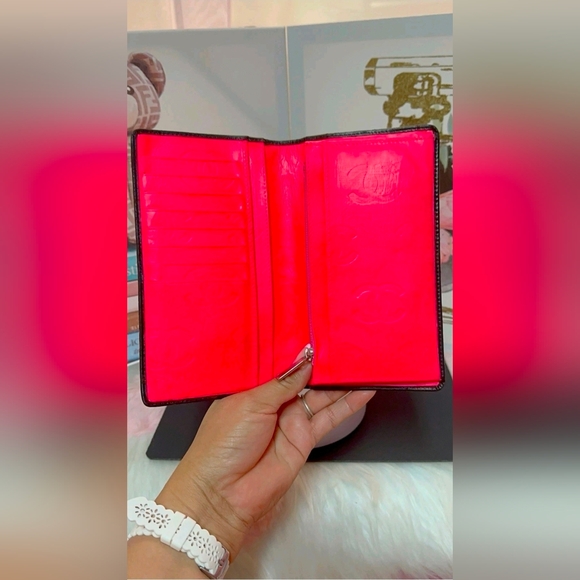 CHANEL Black Quilted Clutch - Picture 5 of 16